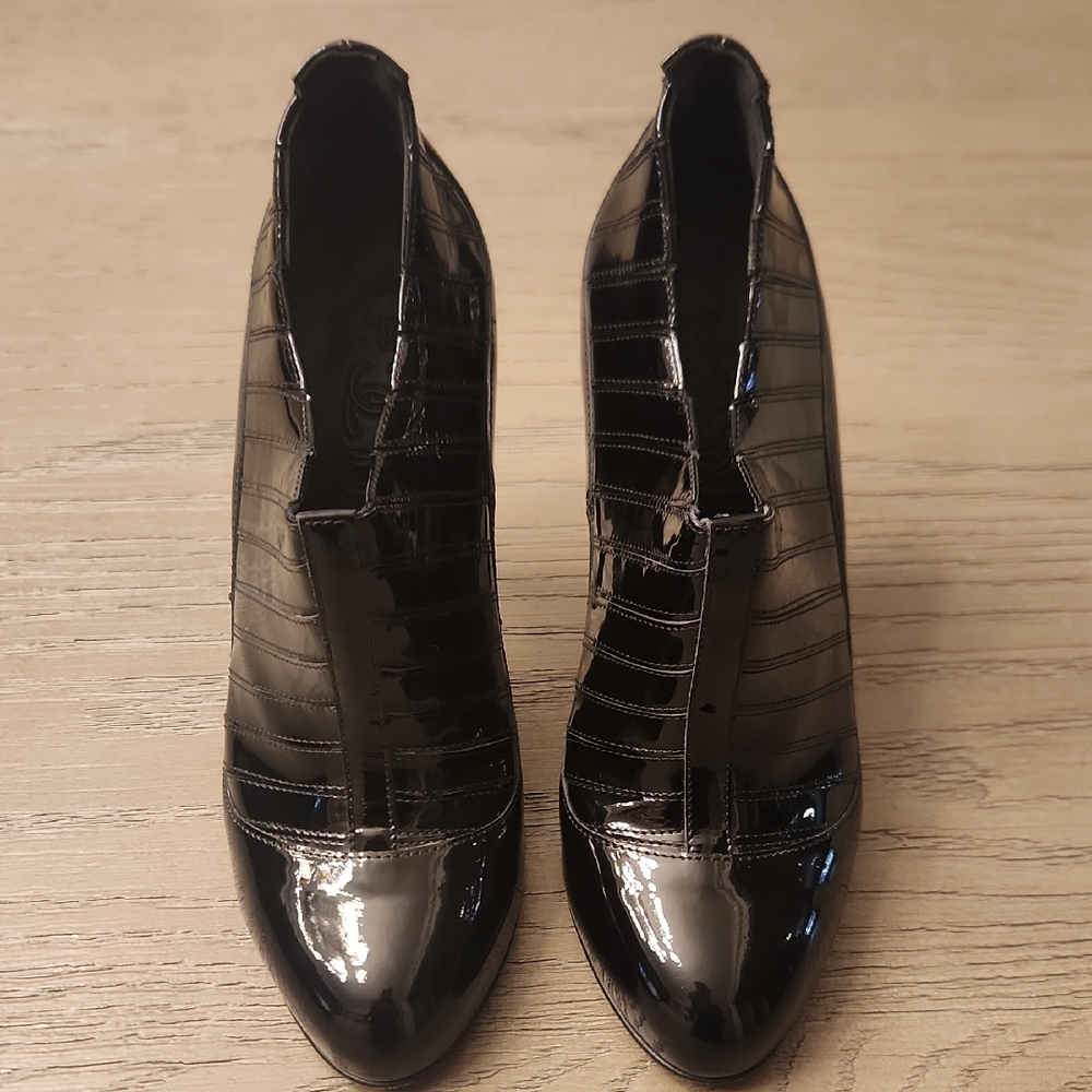 Chanel Womens 2006 PNY Patent Leather Short Ankle Booties Black Size 37.5